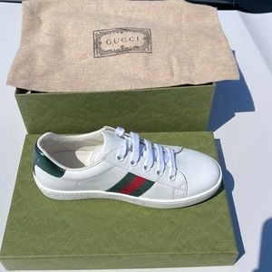 Boys Gucci shoe size 31 (13) Never Worn